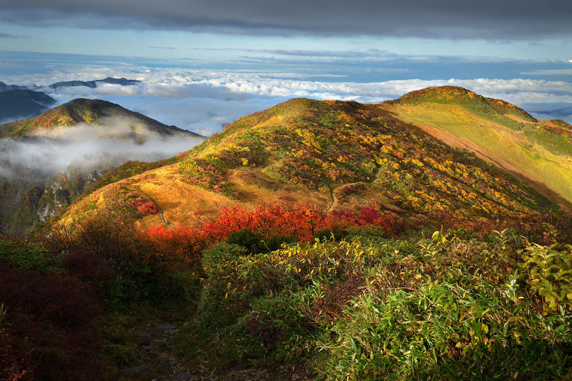浅草岳山頂の紅葉